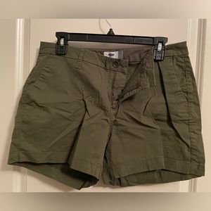 Green Old Navy Women’s Shorts-Size 8